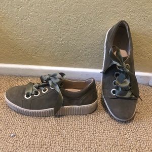 Gabor size 5 Olive green suede sneakers in excellent condition